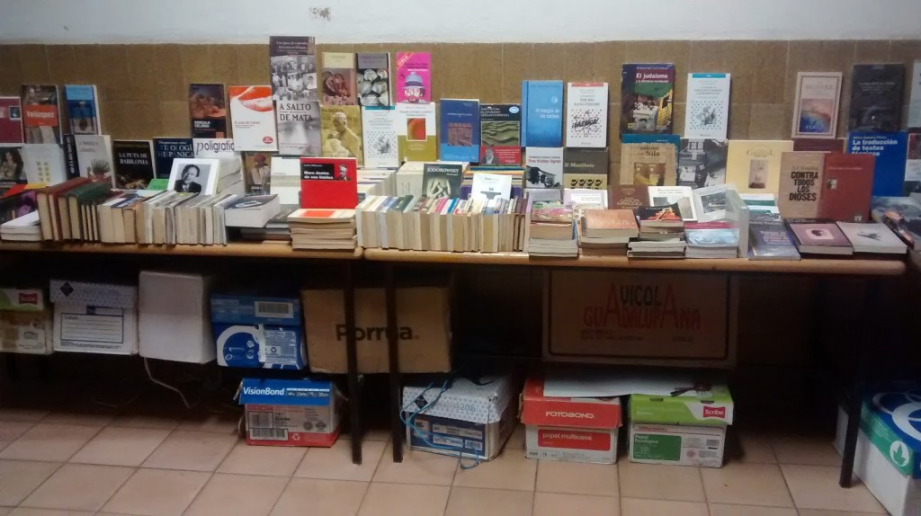 Juan Flores, el de los libros del&nbsp;CUCSH