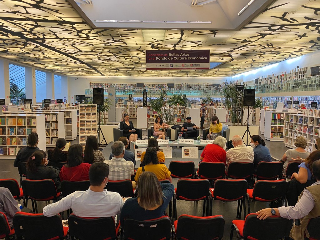 Secuencias oníricas en la librería Rosario&nbsp;Castellanos