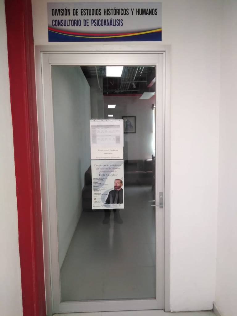 entrada del consultorio de psicoanálisis