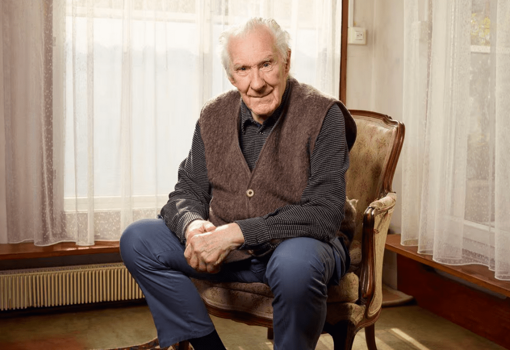 filósofo alain badiou en su casa