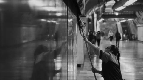 mujeres limpieza cdmx metro