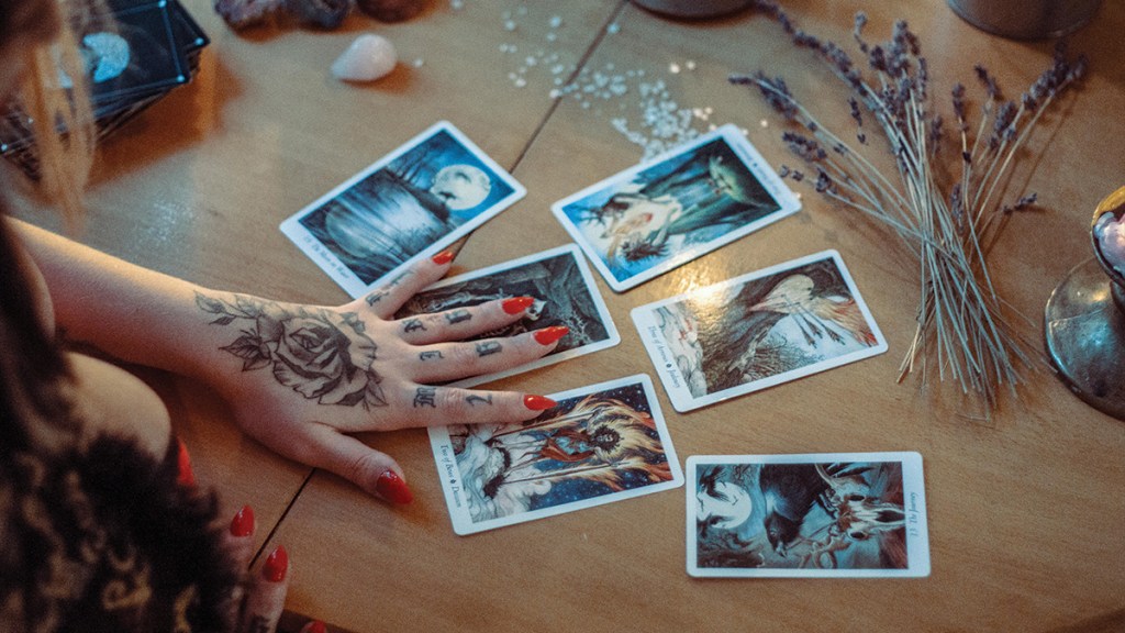 MERCADOTECNIA INVISIBLE | Astrología, tarot y mercadotecnia: ¿Qué nos depara el futuro este&nbsp;2025?