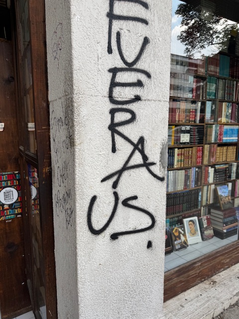 pintas y consignas contra la gentrificación cdmx