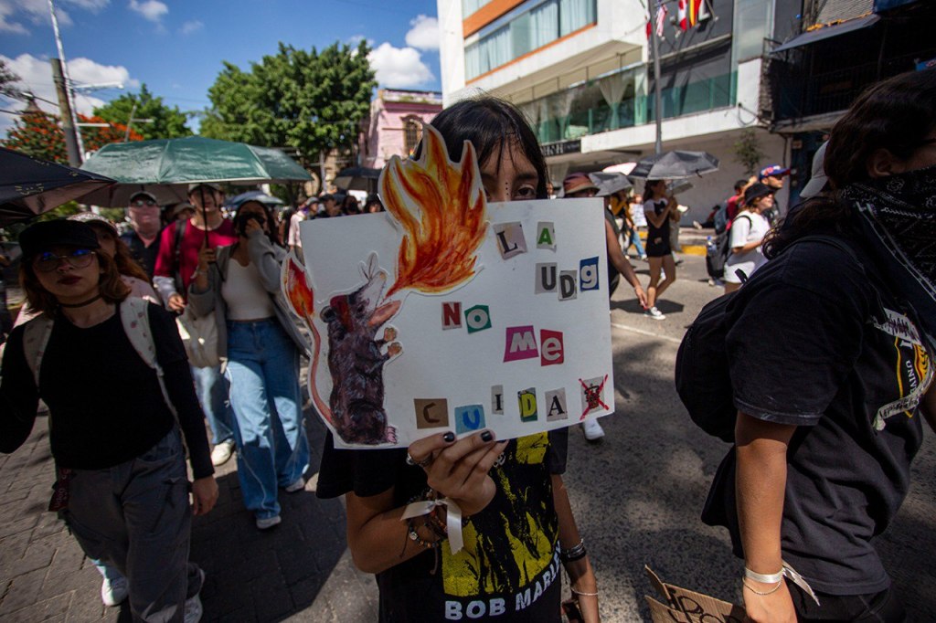 la udg no cuida a sus estudiantes