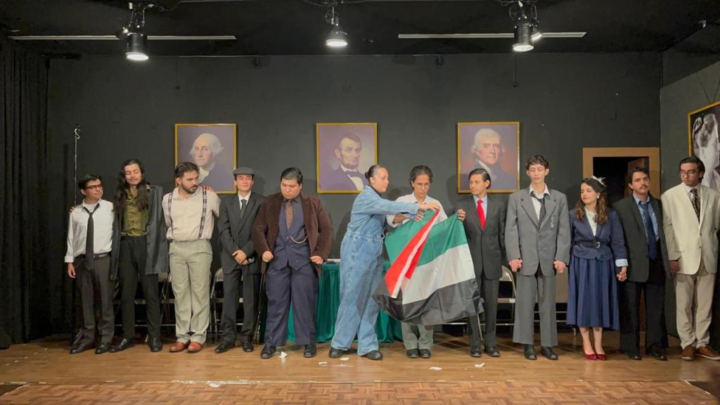 12 personas en pugna de la compañía de teatro jurídica