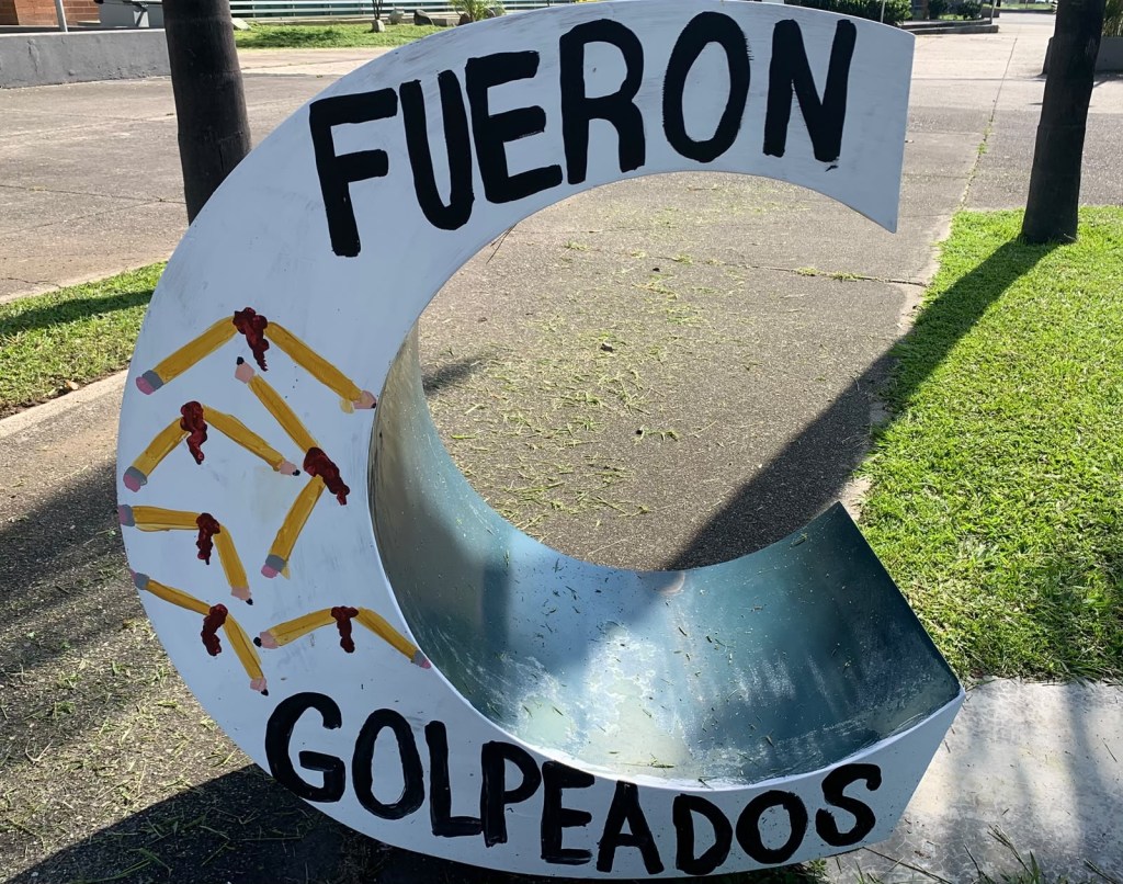 profesores golpeadores udeg