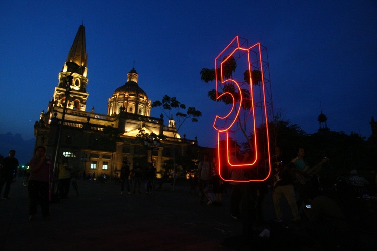 antimonumento 5j de led